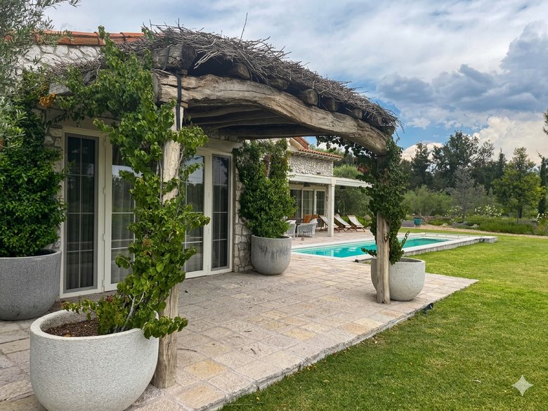 CASA VIÑEDO — 13 photos
