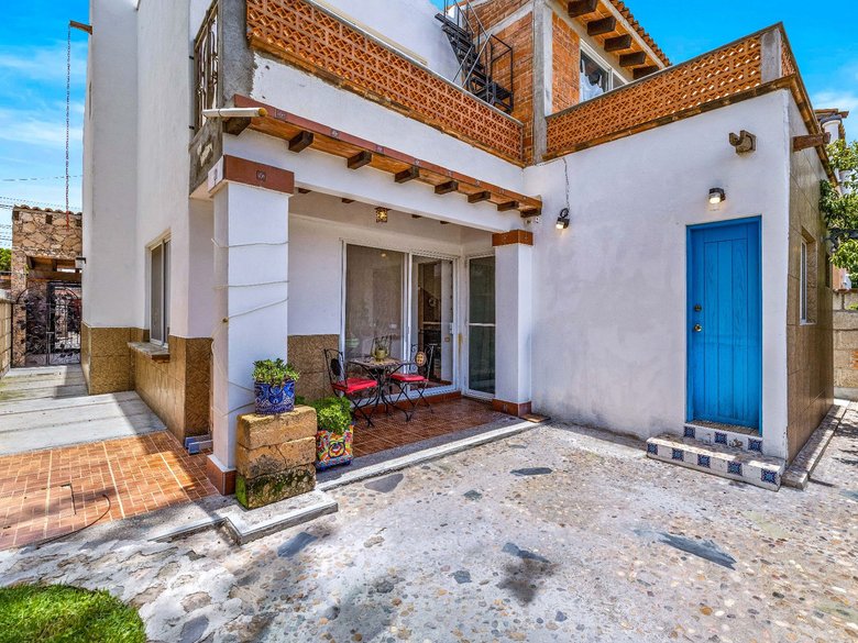 Casa Calle Llano 62 — 13 photos