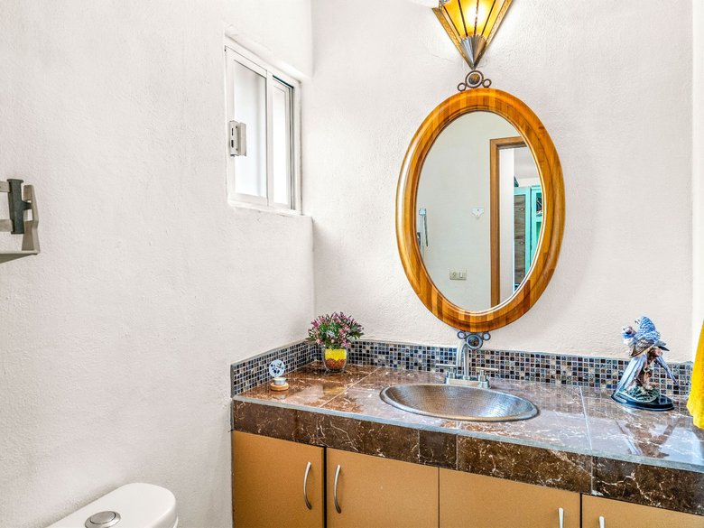 Casa Calle Llano 62 — 5 photos
