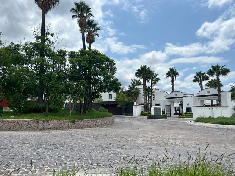 Terreno Paseo Real — 8 photos