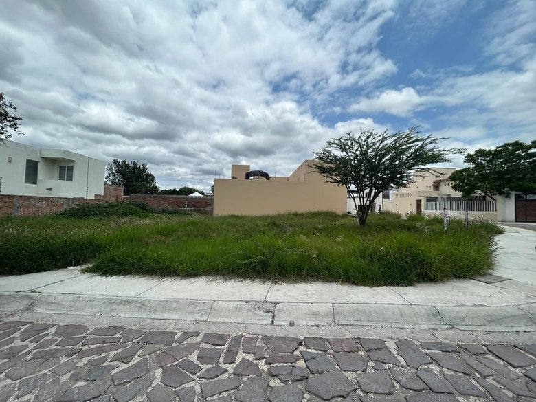 Terreno Paseo Real — 1 photos
