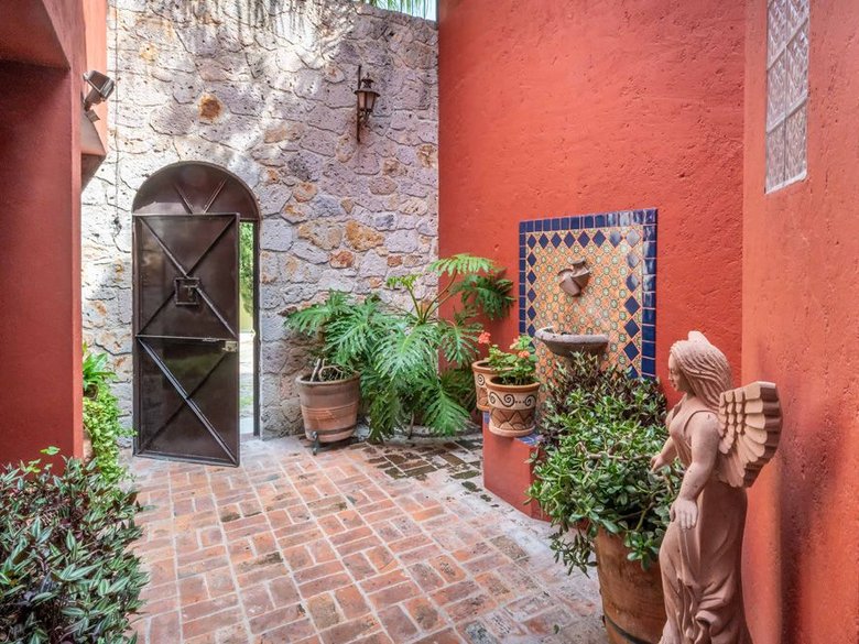 Casa Trueno — 2 photos