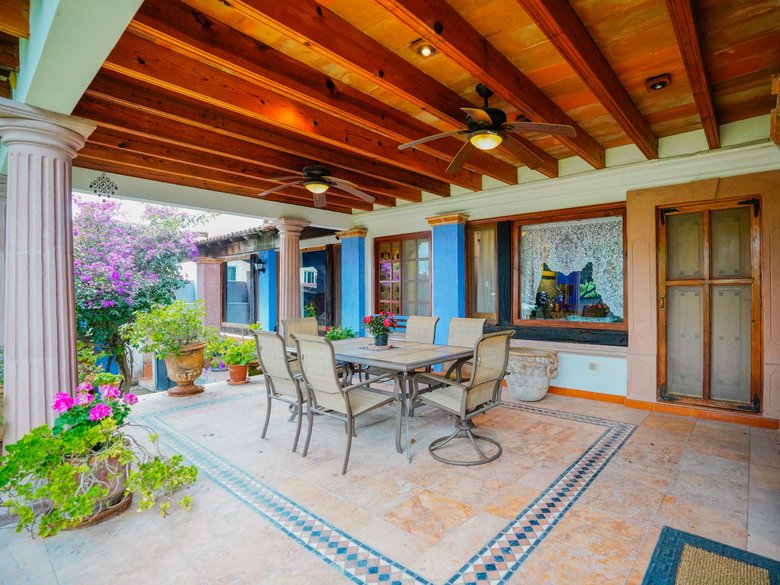Casa Tesoro — 17 photos