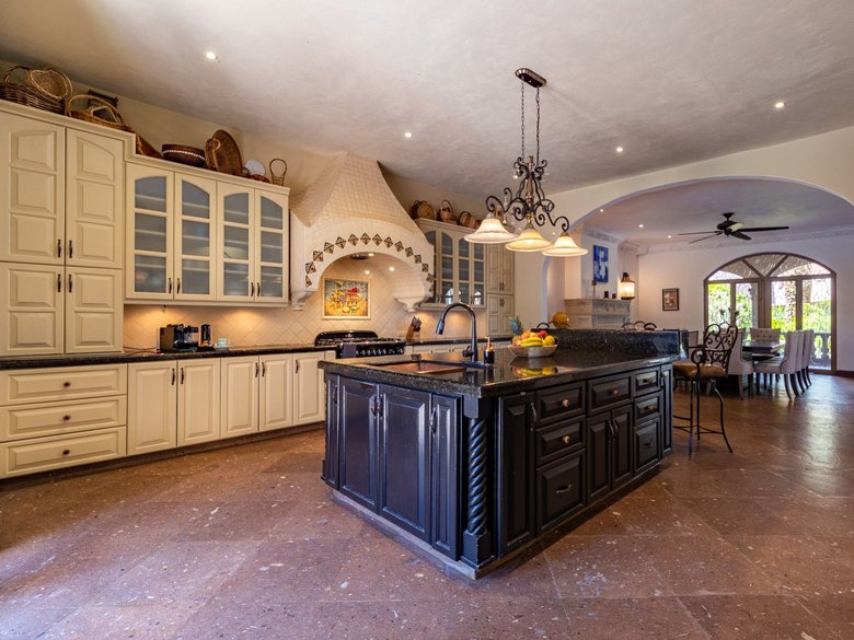 CASA LAS PALMAS — 5 photos