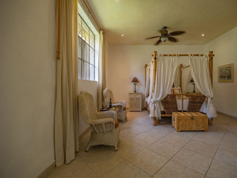 CASA LAS PALMAS — 18 photos