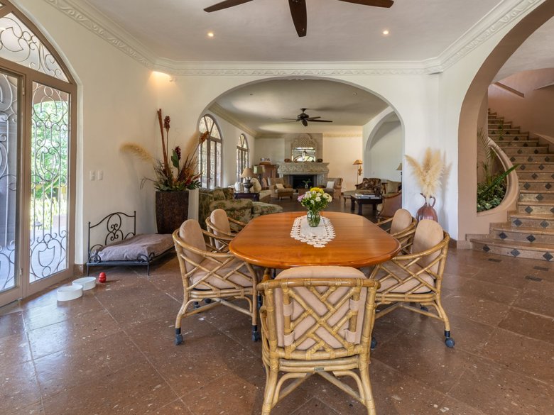 CASA LAS PALMAS — 3 photos