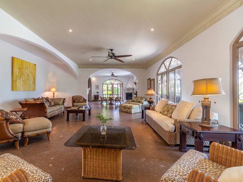 CASA LAS PALMAS — 4 photos