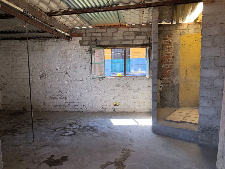 Fixer Upper Toro y Palmas — 5 photos
