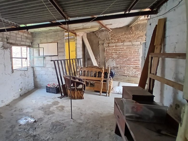 Fixer Upper Toro y Palmas — 9 photos