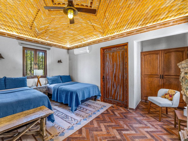 Casa de Gracias — 10 photos