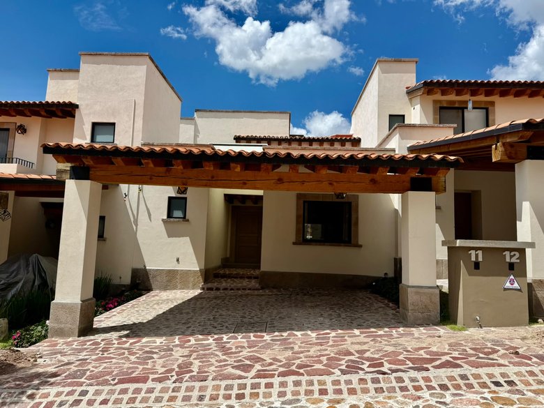 Casa Bonita in Nueva Escondida, San Miguel de Allende — 21 photos