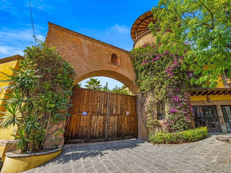 Allende Village - Villa #7 — 19 photos