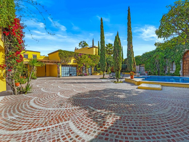 Allende Village - Villa #7 — 22 photos