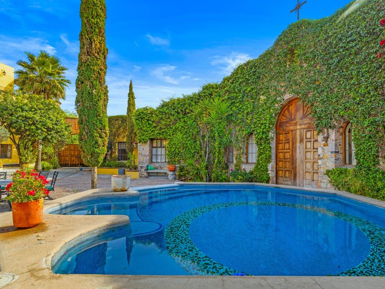 Allende Village - Villa #7 — 24 photos