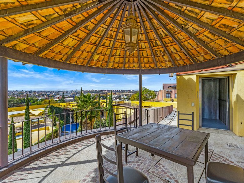 Allende Village - Villa #6 — 24 photos