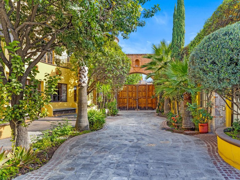 Allende Village - Villa #6 — 15 photos
