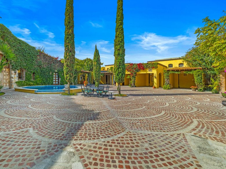 Allende Village - Villa #6 — 16 photos