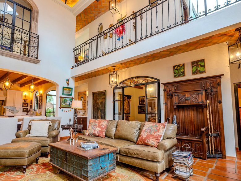 Casa de los Leones — 8 photos