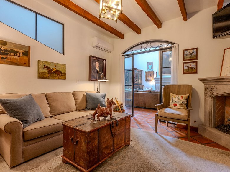 Casa de los Leones — 9 photos