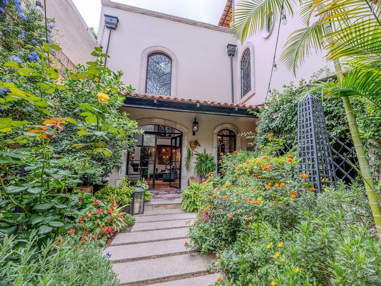 Casa de los Leones — 3 photos