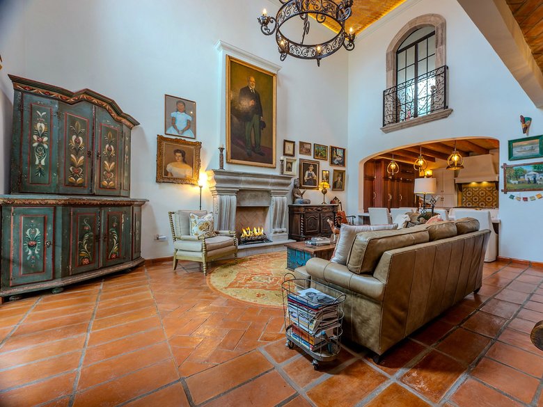 Casa de los Leones — 4 photos