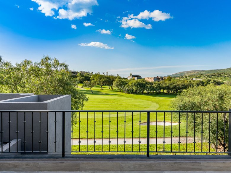 Casa Fairway 7 — 24 photos