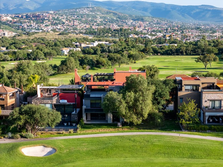Casa Fairway 7 — 23 photos