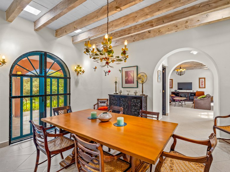 Casa Latona — 9 photos