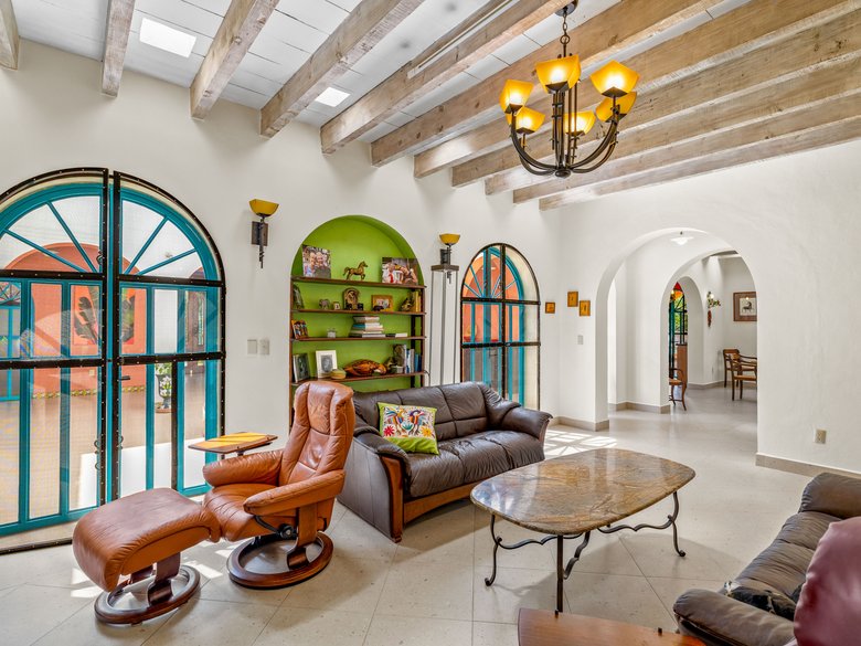 Casa Latona — 8 photos