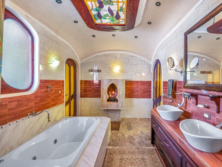 CASA NOUVEAU — 2 photos