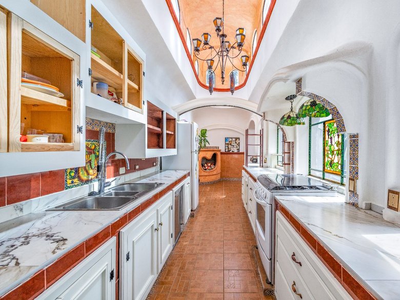 CASA NOUVEAU — 10 photos
