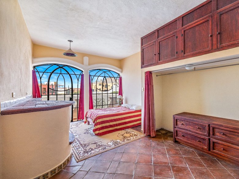 CASA NOUVEAU — 5 photos