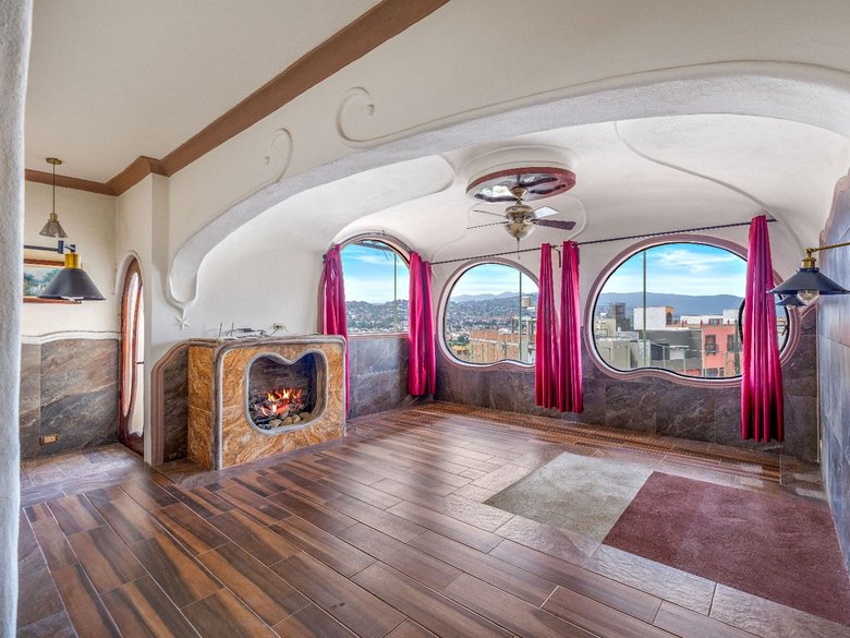 CASA NOUVEAU — 3 photos
