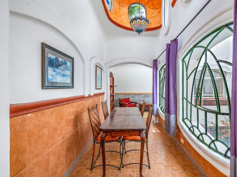 CASA NOUVEAU — 9 photos