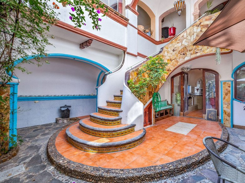CASA NOUVEAU — 12 photos