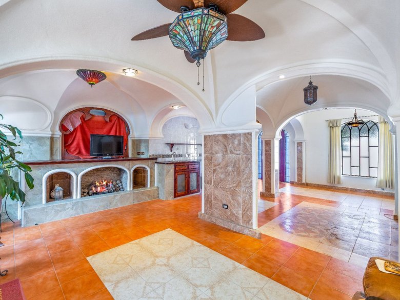 CASA NOUVEAU — 13 photos