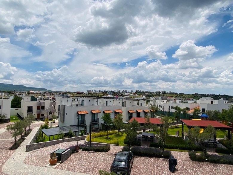CONDOMINIO MONTECARLO LANTANA — 13 photos