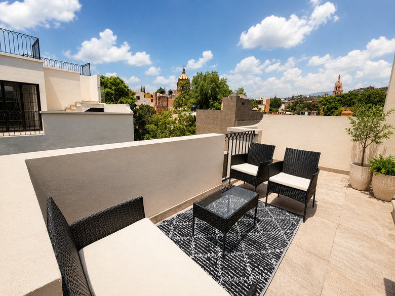 3 · Luxury Penthouse 2 Bedrooms with Private Rooftop - Paseo del Centro — 2 photos