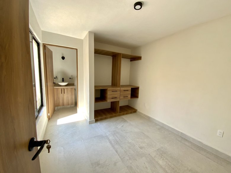 Contemporary, Recently-Built Home in the Golden Corridor, San Miguel de Allende — 9 photos