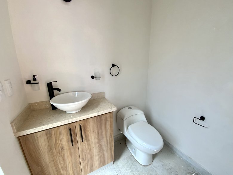 Contemporary, Recently-Built Home in the Golden Corridor, San Miguel de Allende — 16 photos