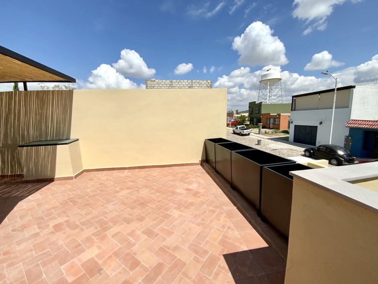 Contemporary, Recently-Built Home in the Golden Corridor, San Miguel de Allende — 17 photos
