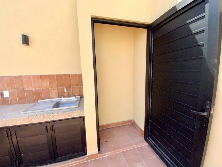 Contemporary, Recently-Built Home in the Golden Corridor, San Miguel de Allende — 18 photos