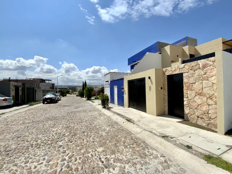 Contemporary, Recently-Built Home in the Golden Corridor, San Miguel de Allende — 13 photos