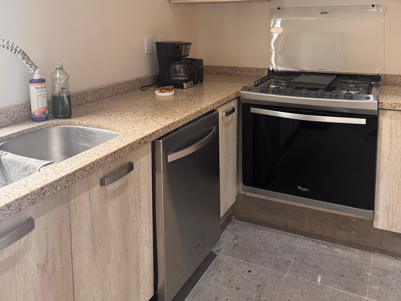 Lower Floor Condo in El Milagro — 6 photos