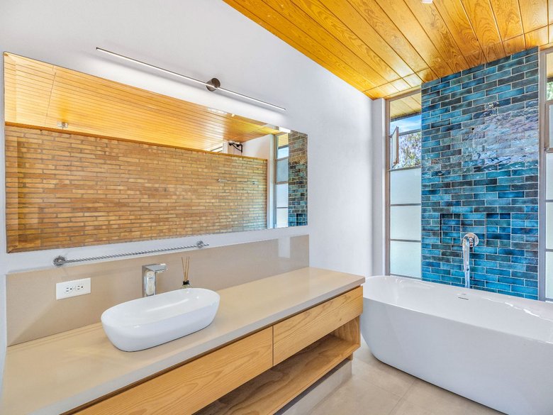 CASA PETIRROJO — 8 photos