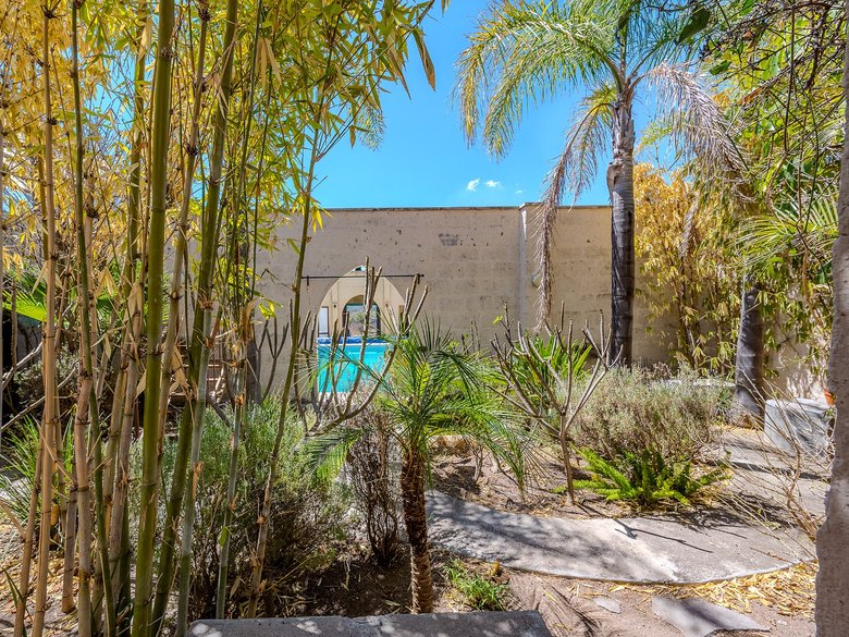 Shanti San Miguel — 11 photos