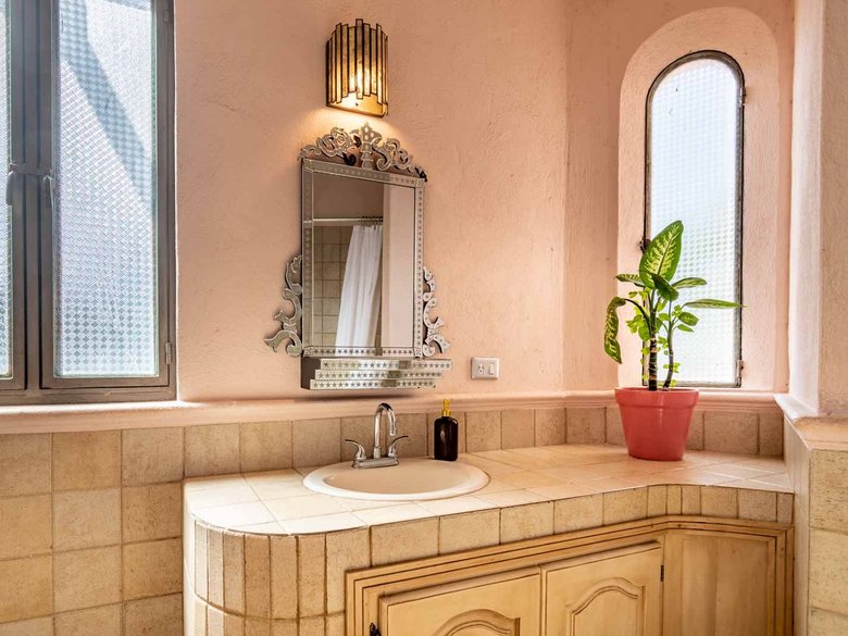 Casa de los Angeles — 17 photos