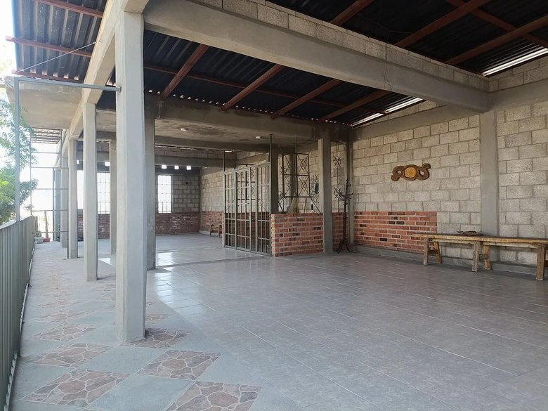 Plaza Comercial con uso de suelo mixto — 17 photos