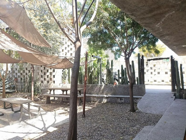 Plaza Comercial con uso de suelo mixto — 11 photos