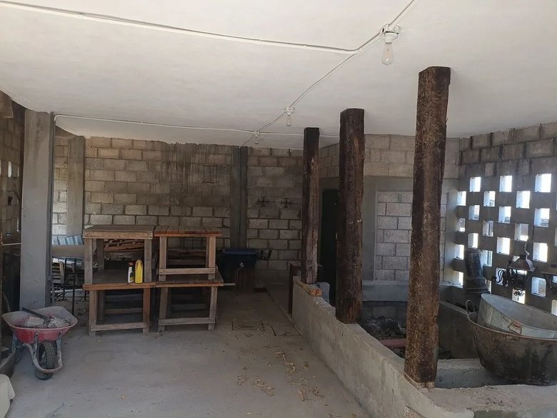 Plaza Comercial con uso de suelo mixto — 8 photos
